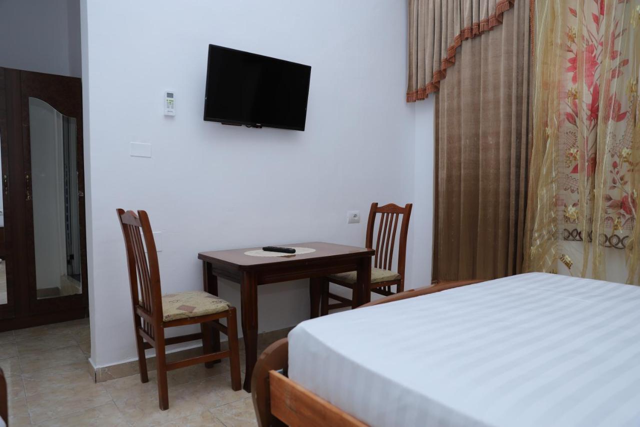 Hanna'S Hostel 베라트 외부 사진