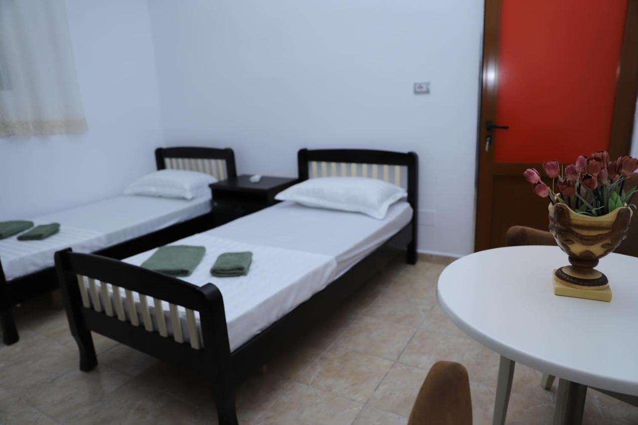 Hanna'S Hostel 베라트 외부 사진