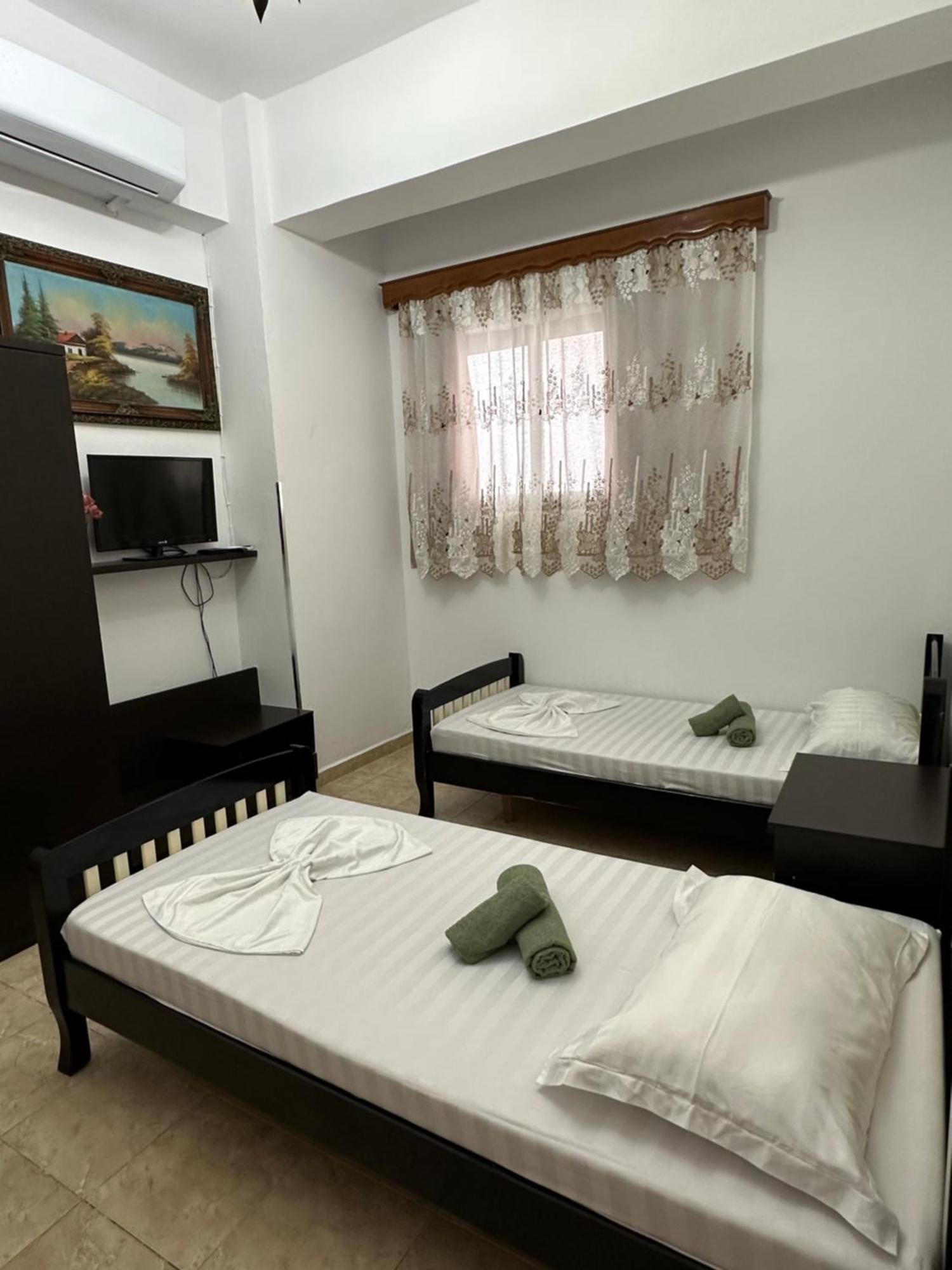 Hanna'S Hostel 베라트 외부 사진