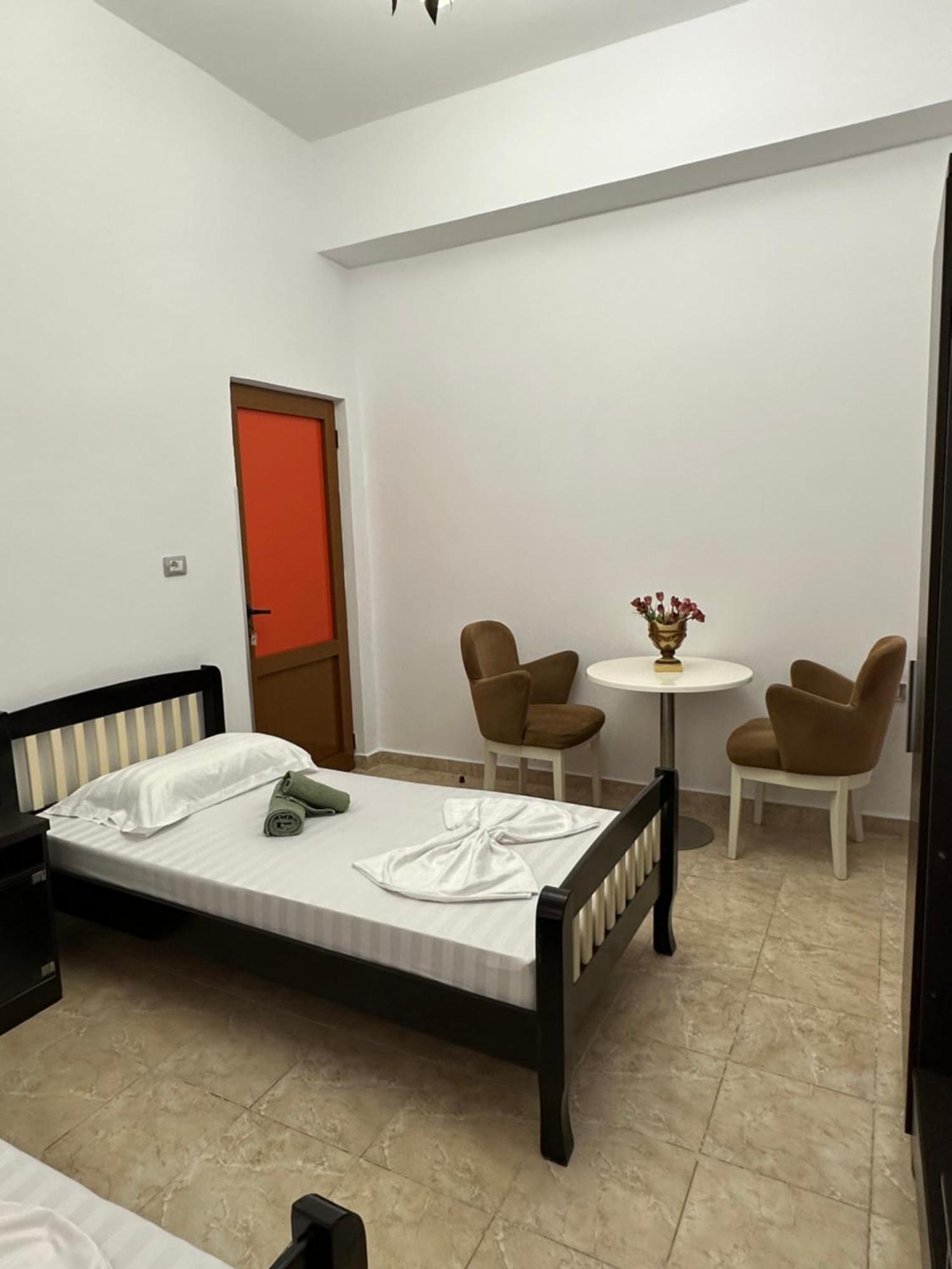 Hanna'S Hostel 베라트 외부 사진
