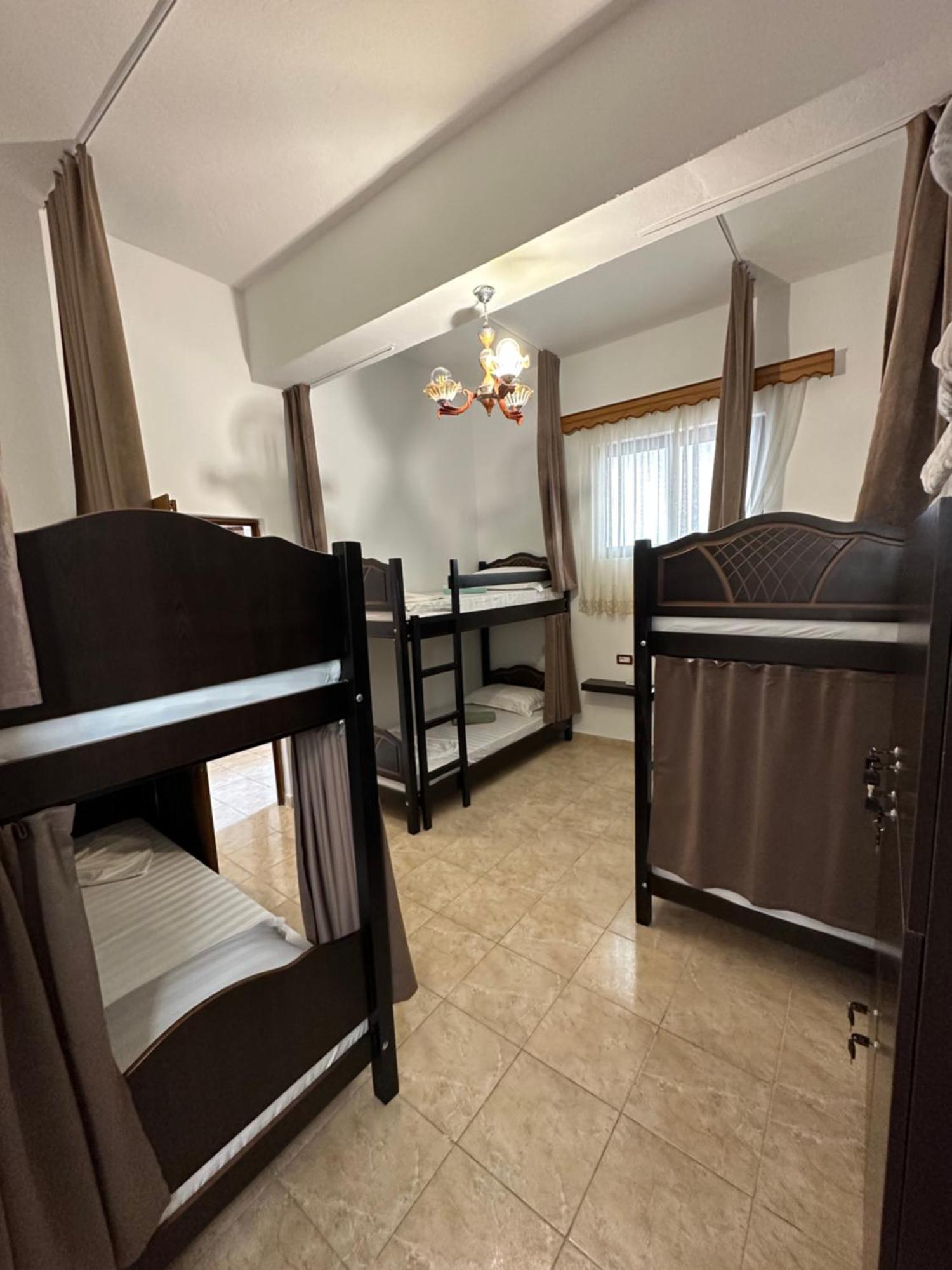 Hanna'S Hostel 베라트 외부 사진